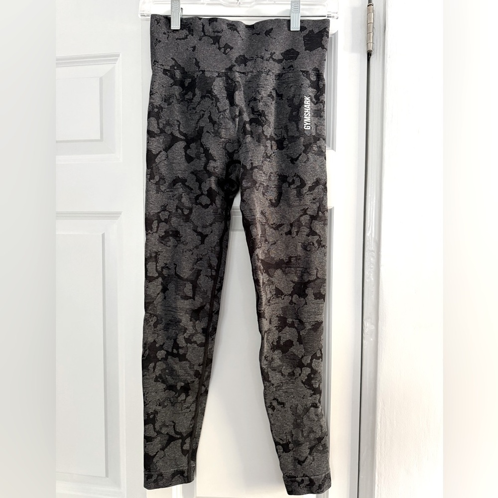 Gymshark Adapt Camo Seamless Leggings - Black/Grey - size M